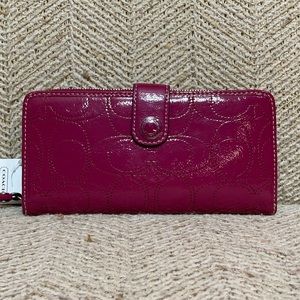 ✅Coach Patent/PVC Leather Wallet✅